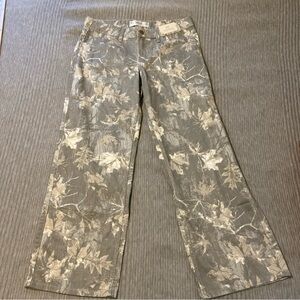 Hollister Women’s Light Camo Baggy Low Rise Jeans Size 10R/30W NWT Fits (34/31)